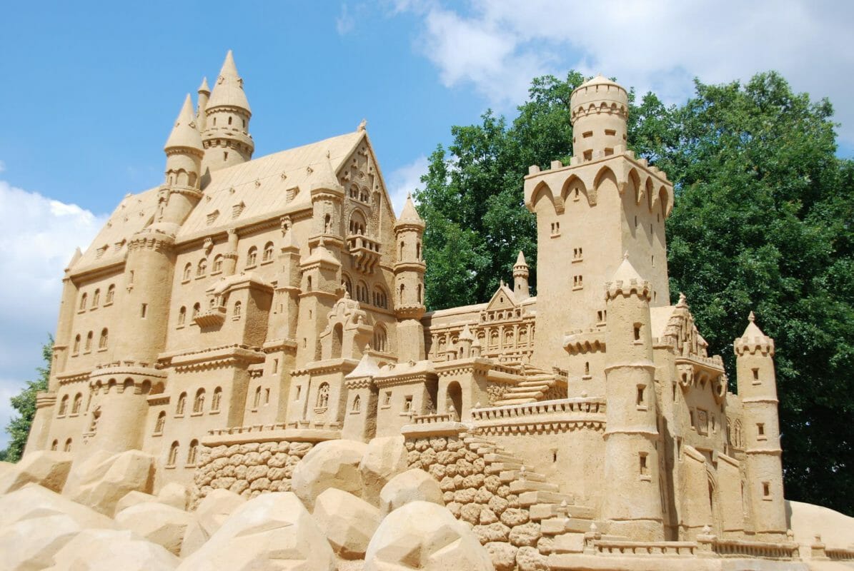 Castello di Sabbia con Torre Centrale e Muraglia