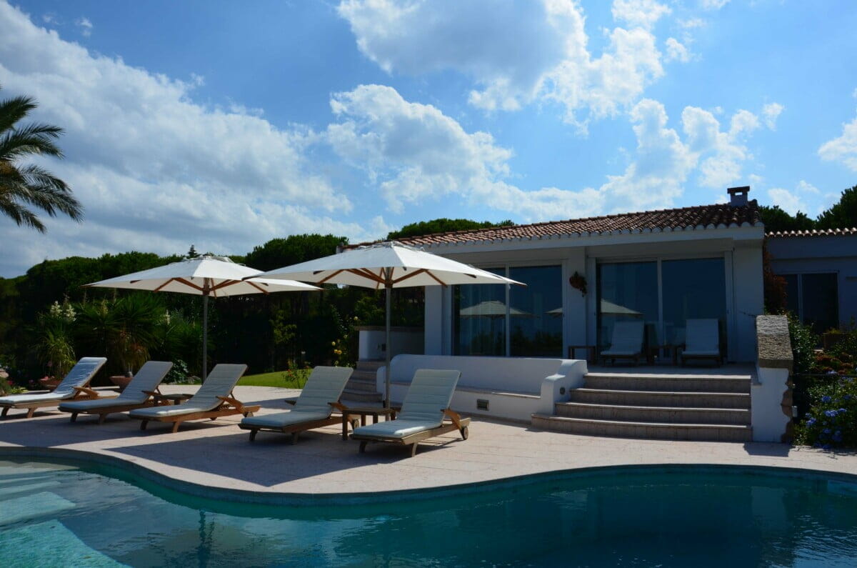 Esterni-Piscina-Villa-Farfalla-Capo-Coda-Cavallo