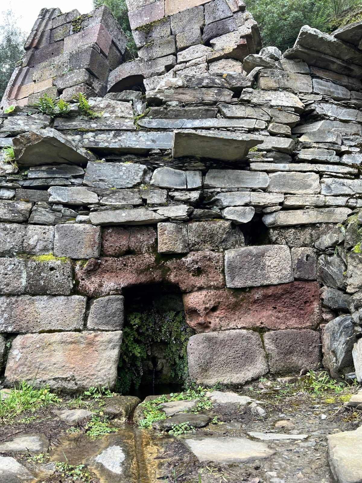 Monumento Nuragico Su Tempiesu