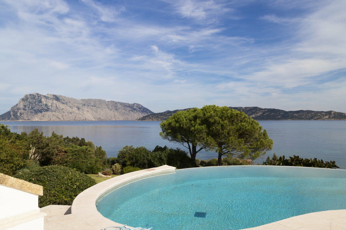 Villa-Infinity-Pool-Farfalla-Capo-Coda-Cavallo