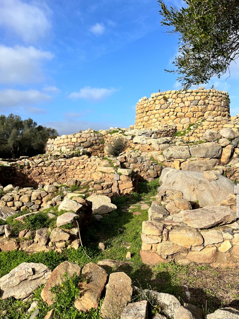 complesso-nuragico-la-prisgiona-nord-sardegna-arzachena