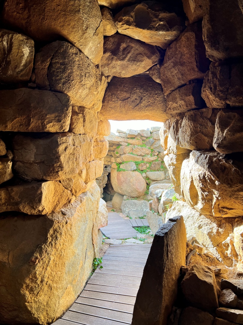 vedere-nuraghe-la-prisgiona-nord-sardegna
