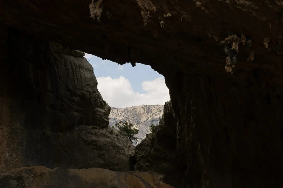 Blick in das Innere der Tiscali-Doline