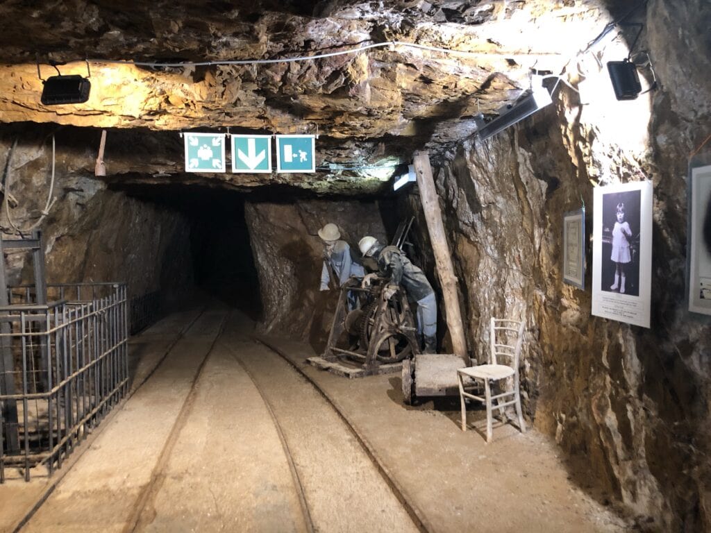 Porto Flavia, Sardegna: La Miniera Di Masua Affacciata Sul Mare Porto Flavia, Galleria Interno