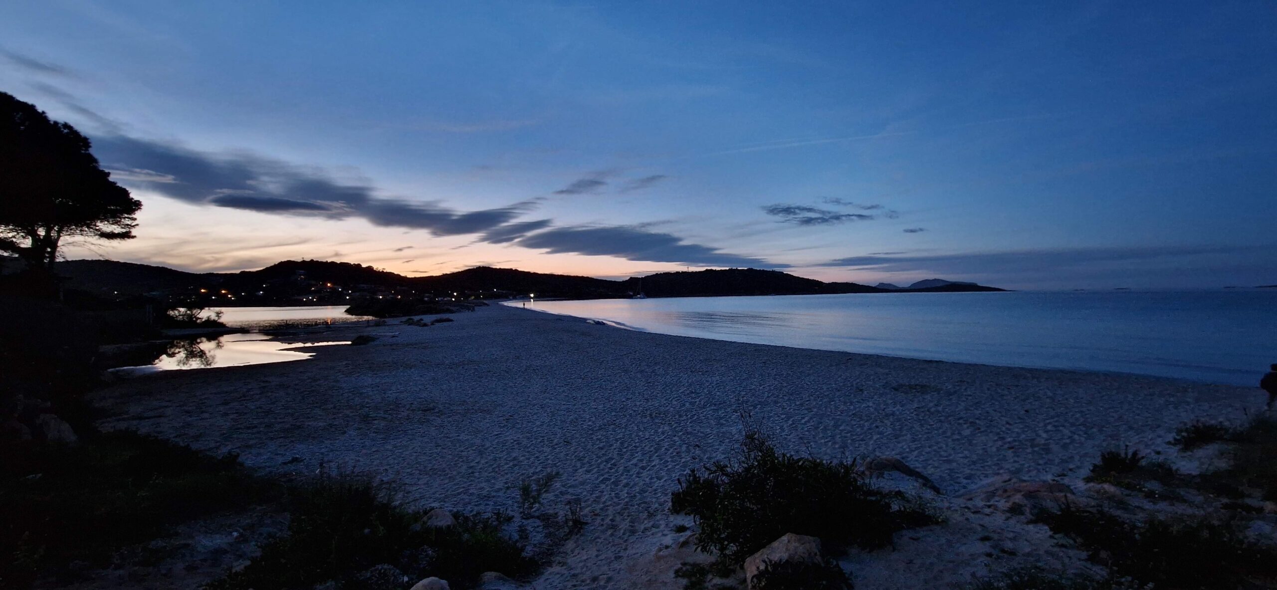 Porto Taverna In Sardegna: La Spiaggia Che Bacia Tavolara Porto Taverna, Tramonto Ad Aprile